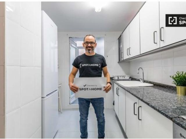 Acogedora habitación en alquiler en apartamento de 5 dormitorios en Camins al Grau