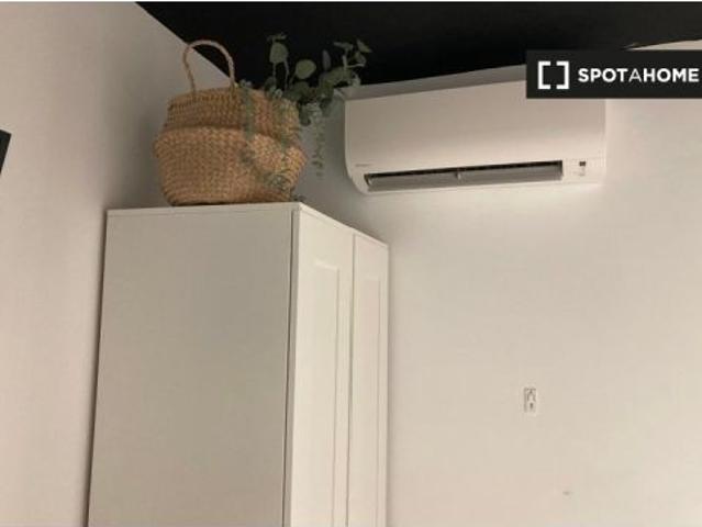 Acogedora habitación en alquiler en apartamento de 5 dormitorios en Poblats Marítims