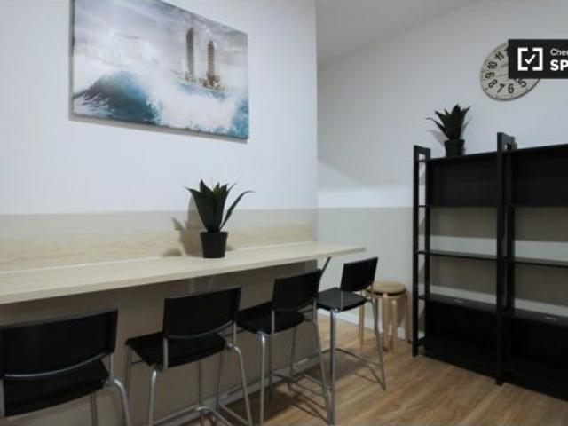Acogedora habitación en alquiler en apartamento de 6 dormitorios en El Raval