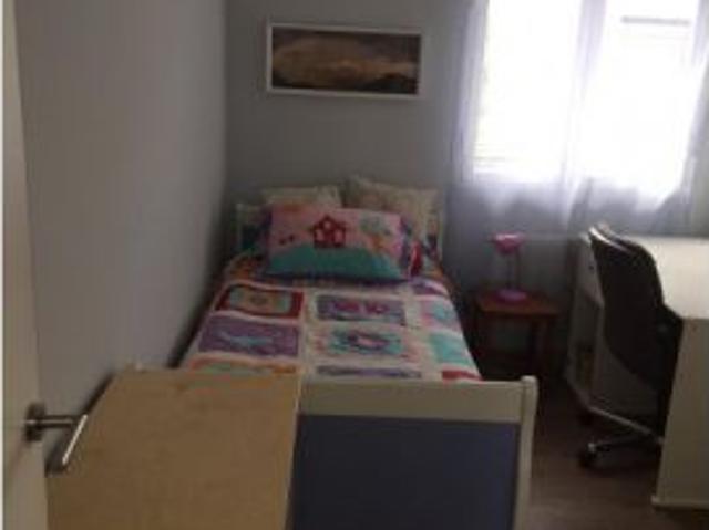 Acogedora habitación en alquiler en apartamento de 3 dormitorios en Ciudad Lineal