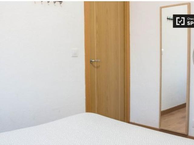 Acogedora habitación en alquiler en apartamento de 3 dormitorios en El Raval