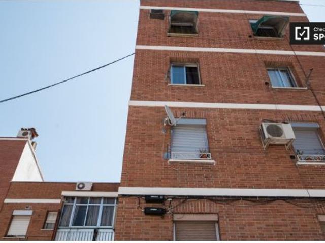Acogedora habitación en alquiler en apartamento de 3 dormitorios en Lucero