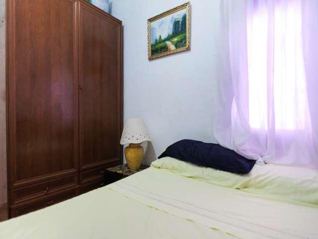 Acogedora habitación en alquiler en apartamento de 3 dormitorios en Poble Sec