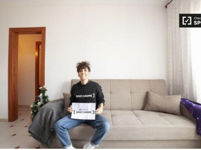 Acogedora habitación en alquiler en apartamento de 3 dormitorios ideal para mujeres solteras en Sant
