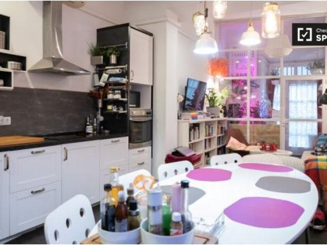 Acogedora habitación en alquiler en apartamento de 3 habitaciones ideal para solteros en Malasaña