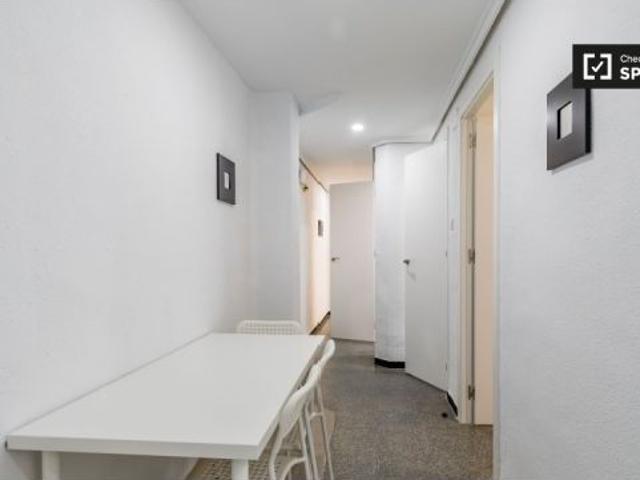 Acogedora habitación en alquiler en el apartamento de 6 dormitorios en L' Eixample