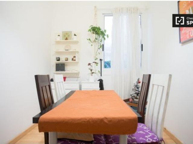 Acogedora habitación en alquiler en el apartamento de 2 dormitorios en el Eixample Dreta