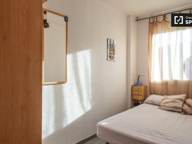 Acogedora habitación en alquiler en el apartamento de 3 habitaciones, Horta, Barcelona