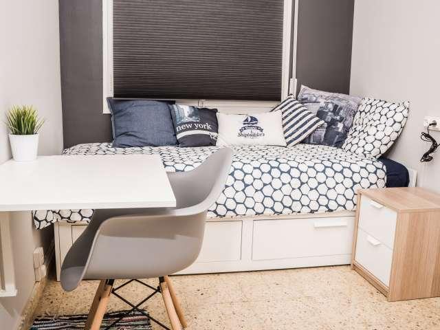 Acogedora habitación en alquiler en piso de 3 dormitorios en Eixample Dreta