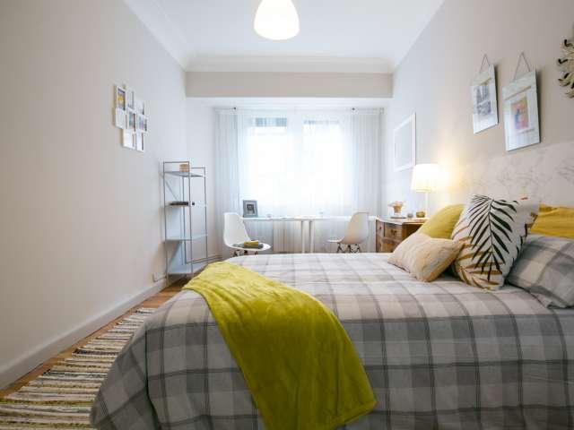 Acogedora habitación en apartamento de 4 dormitorios en Deusto, Bilbao