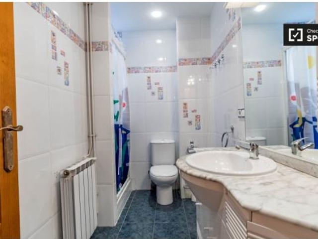 Acogedora habitación en apartamento de 5 dormitorios en Algirós