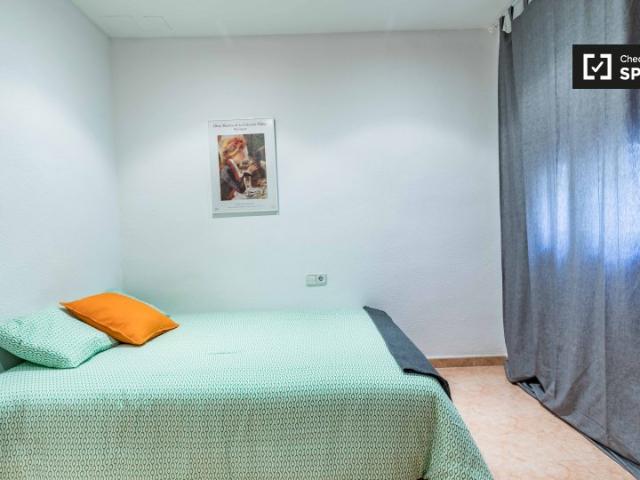 Acogedora habitación en apartamento de 5 dormitorios en Algirós, Valencia