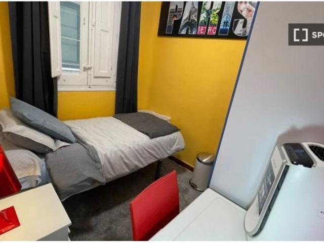 Acogedora habitación en apartamento de 5 dormitorios en Salamanca, Madrid