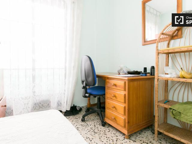 Acogedora habitación en apartamento de 3 dormitorios en Albaicín, Granada