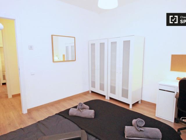 Acogedora habitación en piso compartido en el Eixample, Barcelona