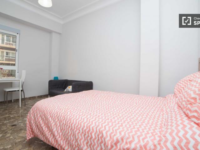 Habitación en piso compartido de 5 habitaciones en alquiler en Russafa, Valencia