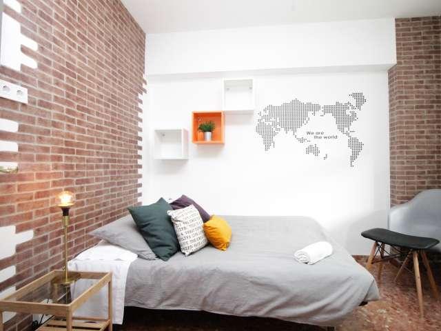 Acogedora habitación en piso compartido por Eixample, Barcelona