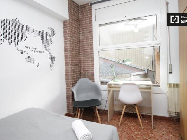 Acogedora habitación en piso compartido por Eixample, Barcelona