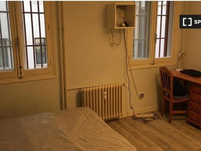 Acogedora habitación para alquilar en apartamento de 4 dormitorios en exclusiva Guindalera