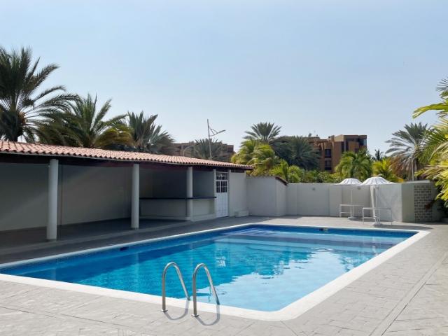 Acogedora villa ubicada en Villas Martinique, Lecheria, Venezuela