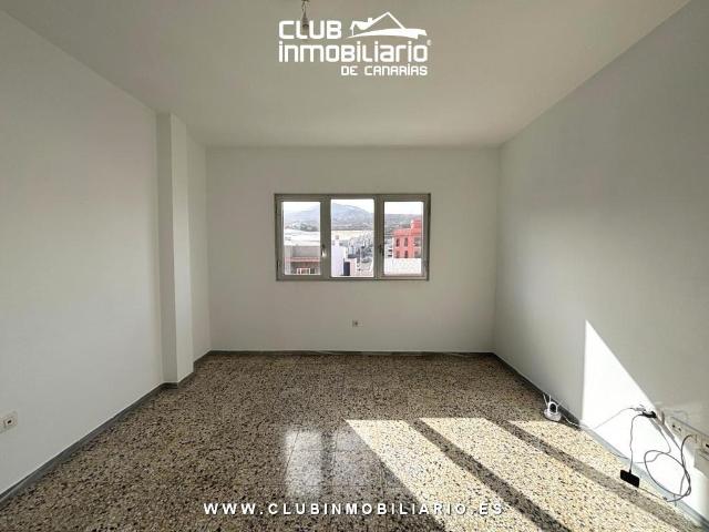 Acogedora y amplia vivienda de 3 habitaciones, sin amueblar, en la zona de El Chorrillo