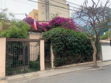 ACOGEDORA Y CLASICA CASA EN MIRAFLORES LIMITE CON SAN ISIDRO