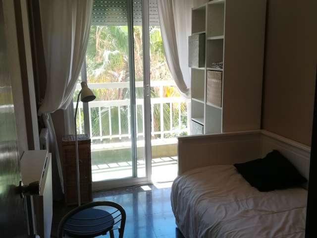 Acogedoras habitaciones para alquilar en apartamento de 5 dormitorios en Esquerra Eixam