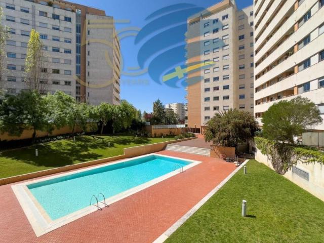 Acolhedor apartamento de 2 quartos, com terraço, em excelente condomínio privado