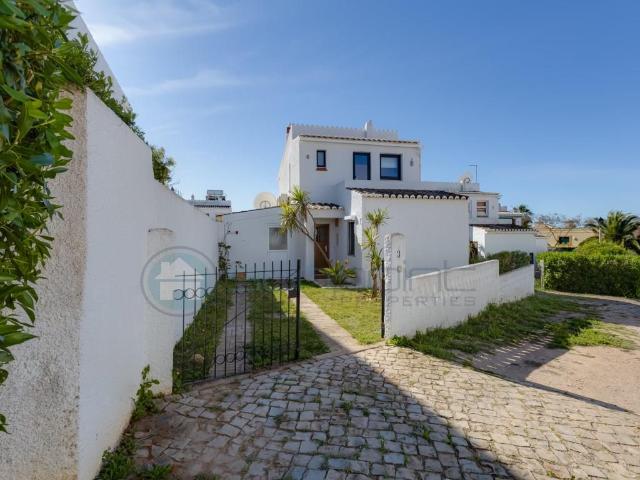 Acolhedora Moradia de 2 quartos com Vista Mar e Pátio | Bela. 64m² Praia da luz