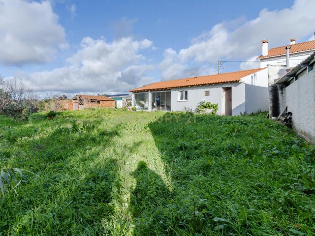 Aconchegante T1 com Jardim em Localização Privilegiada Barosa, Leiria