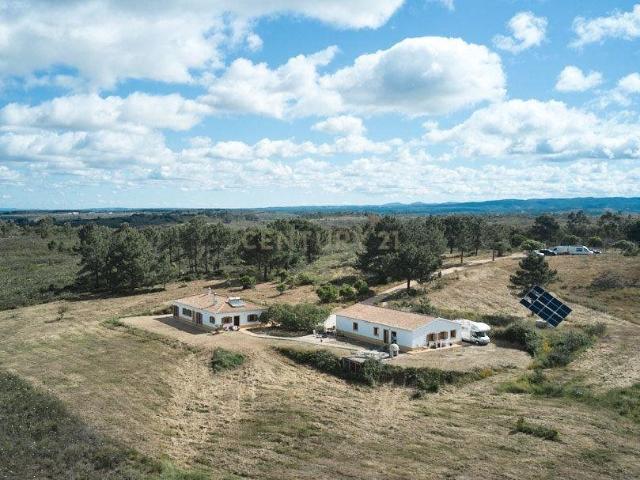 Acorde com vistas deslumbrantes sobre o oceano no seu rancho. 168m² Aljezur