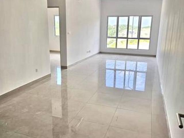 ACACIA RESIDENCE Sepang nice view high level and facing pool