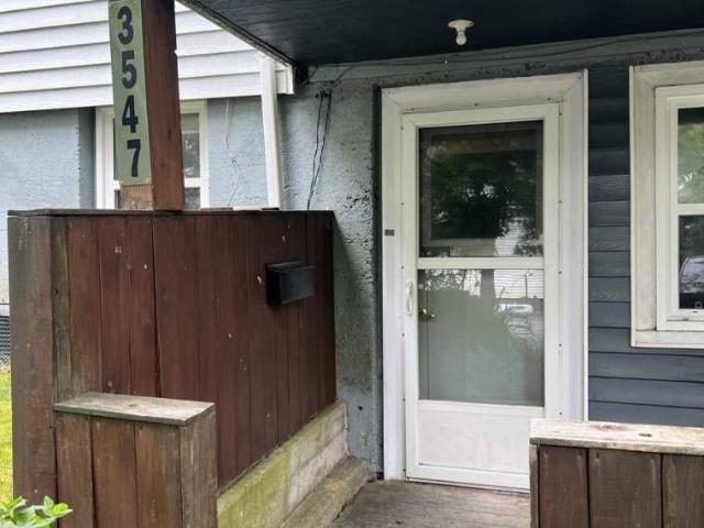 Acadia ~ Great 2 BR Main Floor Flat in Halifax!