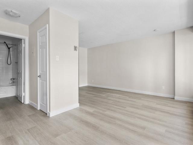 Acadian Apartments Studio Apartment for Rent at 153 Nepean St, Ottawa, ON K2P 0B5 Centretown