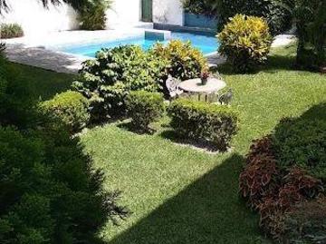 Acapantzingo / Cantarranas. Amplia Recámara. Planta Baja. Jardín y Alberca