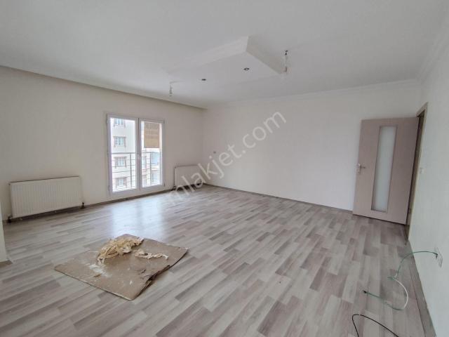 Acar Emlâktan 8 Mart Mah. Antimosya 3 Te Kiralık Arakat Daire