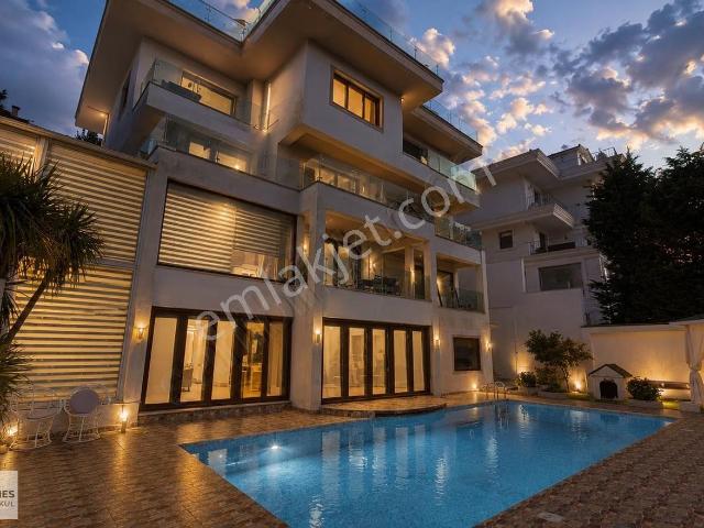 Acarkent ' İn Kalbinde Ayrıcalıklı Bir Yaşam Sunan Satılık Villa