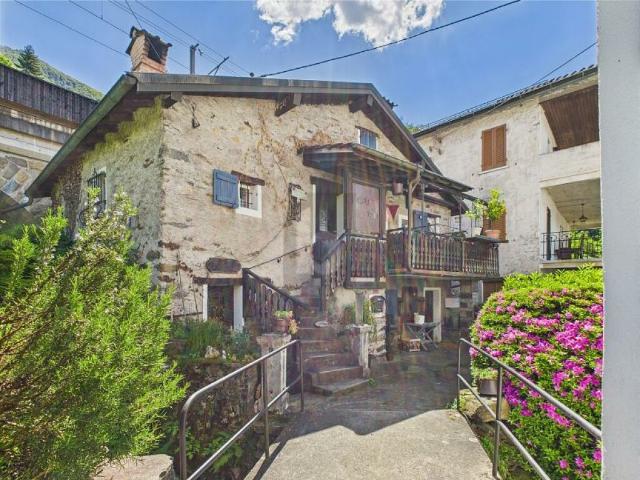 ACCOGLIENTE E TRANQUILLA CON VISTA LAGO