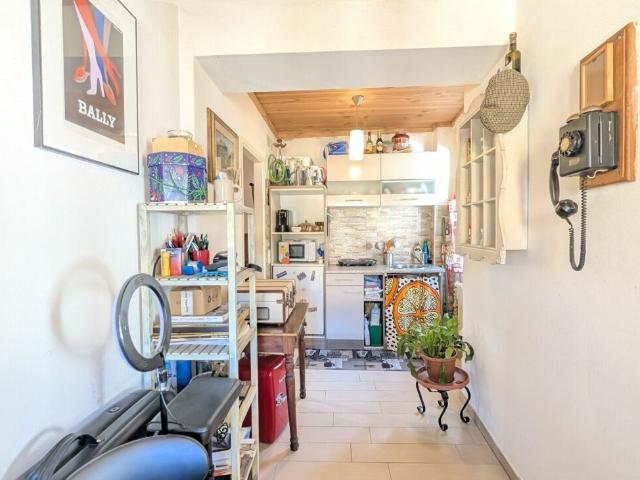 Single family house with 6 rooms on sale in Sessa 180 m² | dreamo. Ch