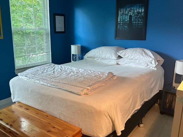 Accommodation for Students Or Professionals Only