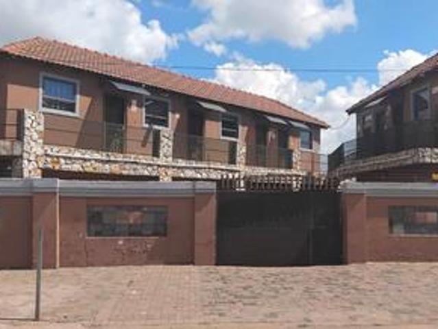 accredited 12 room student accommoda.