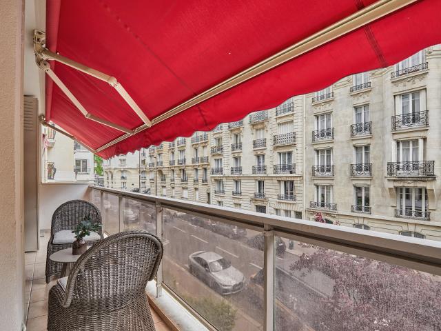 Aceso 1 bedroom apartment with a balcony in Muette / Passy