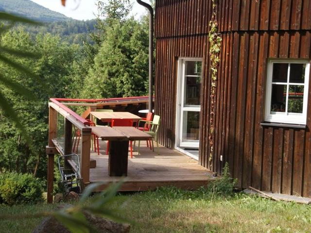 Achteckiges Holzhaus mit Fernblick in Waldrandlage provisionsfrei