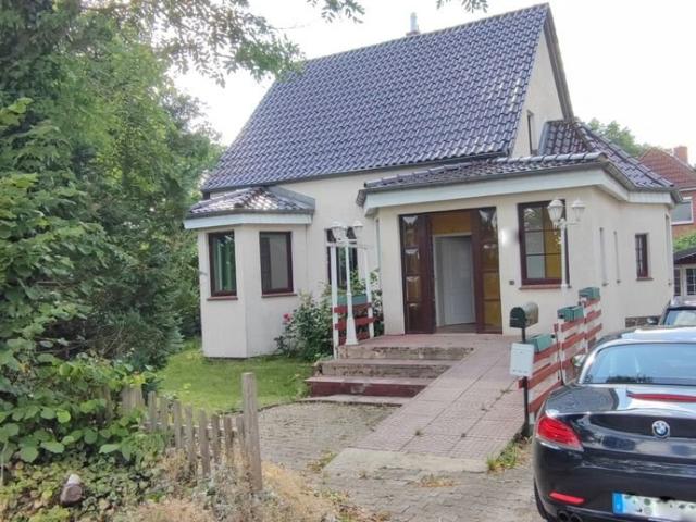 ! RESERVIERT ! Achtung! In Travemünde Ivendorf, 7 Minuten vom Strand, freistehendes Einfamilienhaus, mit Einliegerwohnung