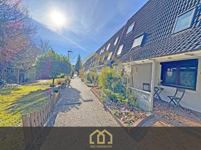 Achim: 5 Zimmer Reihenhaus mit Garten, EBK & ausgebautem Dachgeschoss + Garage