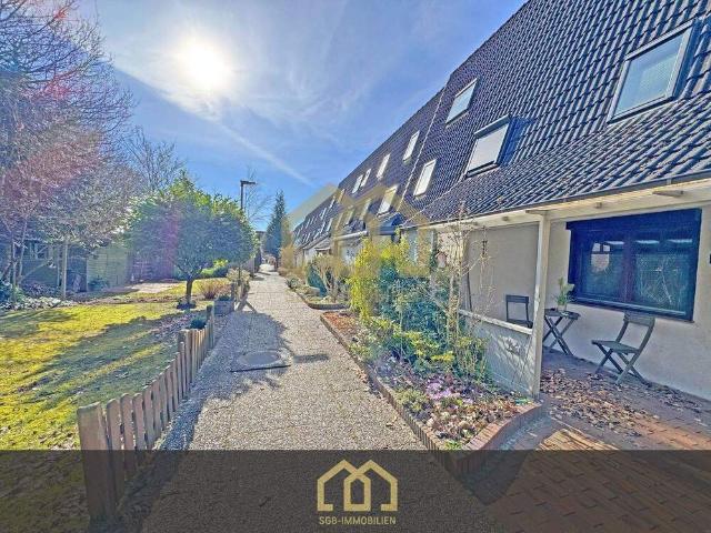 Achim: 5 Zimmer Reihenhaus mit Garten, EBK & ausgebautem Dachgeschoss + Garage