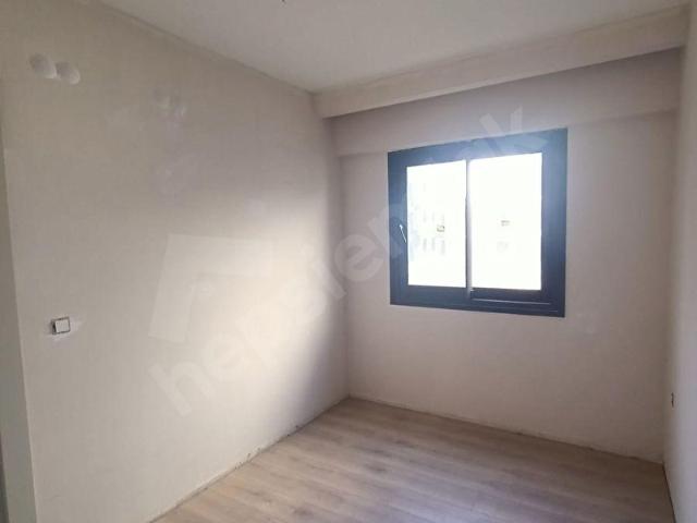 ACİL SATILIK ARA KAT SİTE İÇİNDE HAVUZLU 1+1 DAİRE SON İKİ GÜN