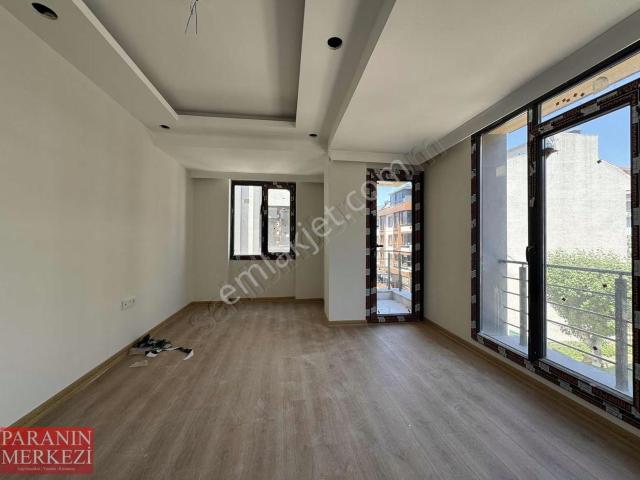 Acil Marmara Park Arkası Metrobüse +e5 5 Dk Sıfır Binada 2+1