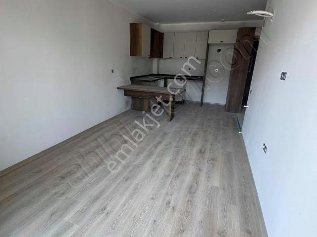 Acil Oturuma Hazır 1+1 İskanlı Havuzlu Lüks Daire