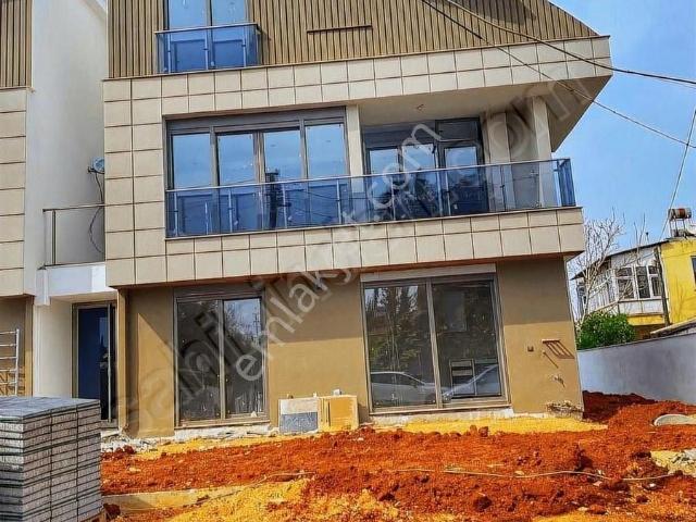 Acil Antalya Lara Plajına 5 Dk Mesafede Satılık Bahçeli Butik Ev